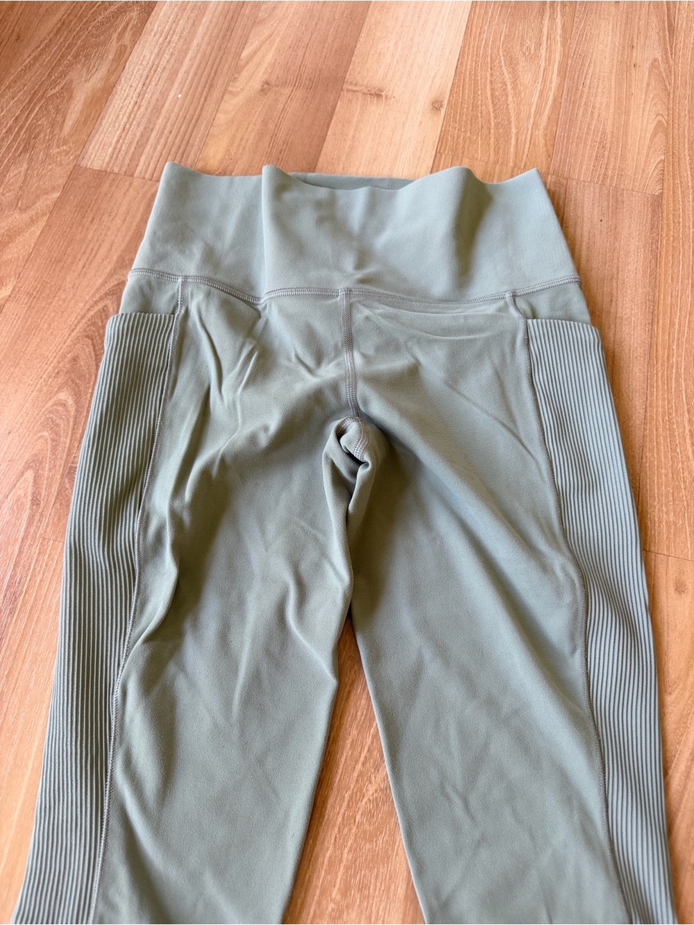 Athleta women’s leggings athletic pants olive green great cutout details medium - Picture 4 of 7